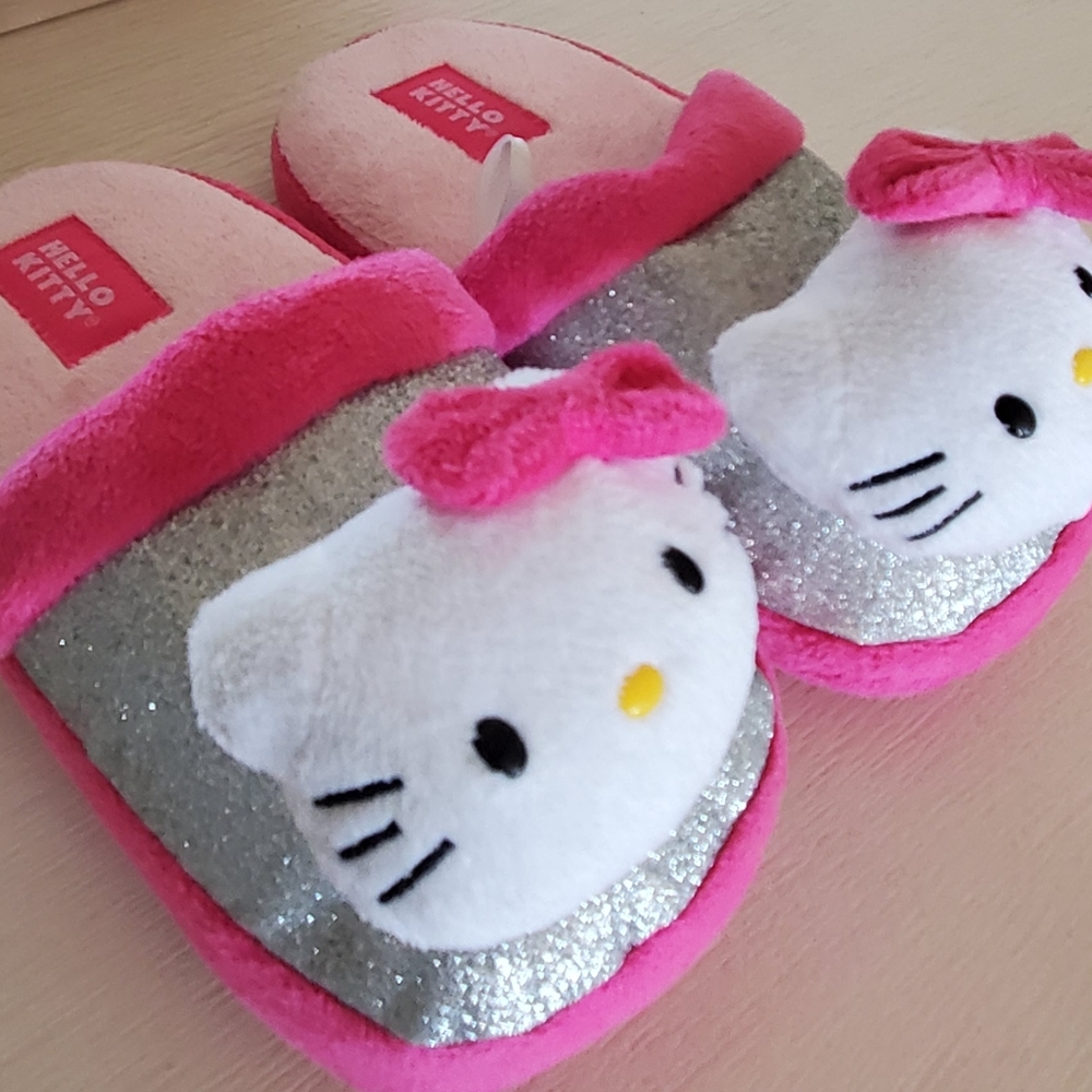 HELLO KITTY SAMRIO GIRLS SLIPPERS SZ 2-3 - Picture 9 of 11